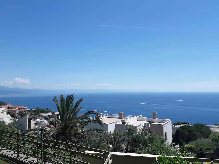 Appartamento vista mare, giardino, posto auto Bergeggi Italia