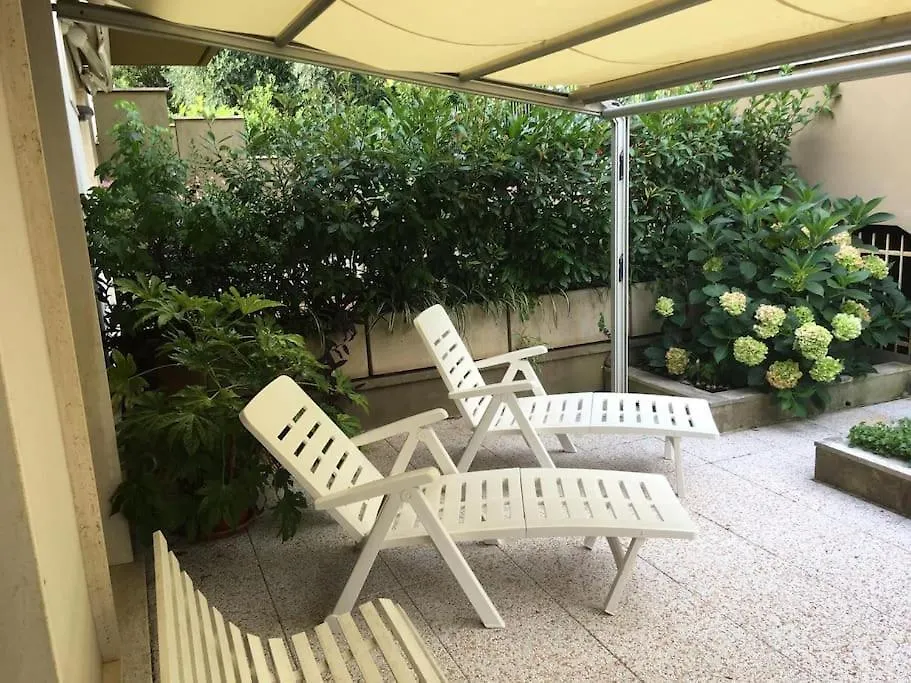 Appartamento vista mare, giardino, posto auto Bergeggi