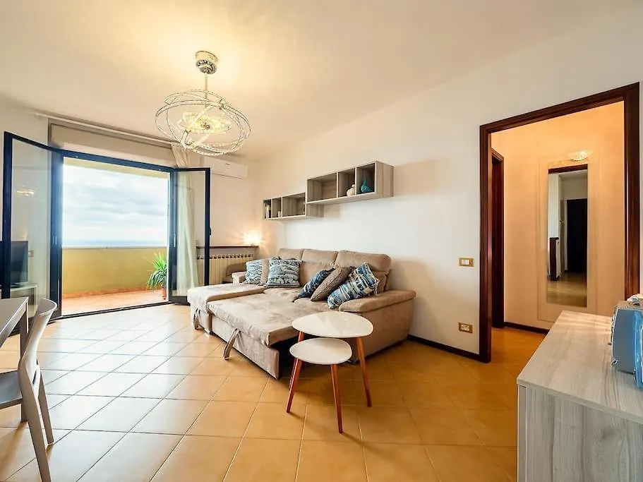 Appartamento vista mare, giardino, posto auto Bergeggi