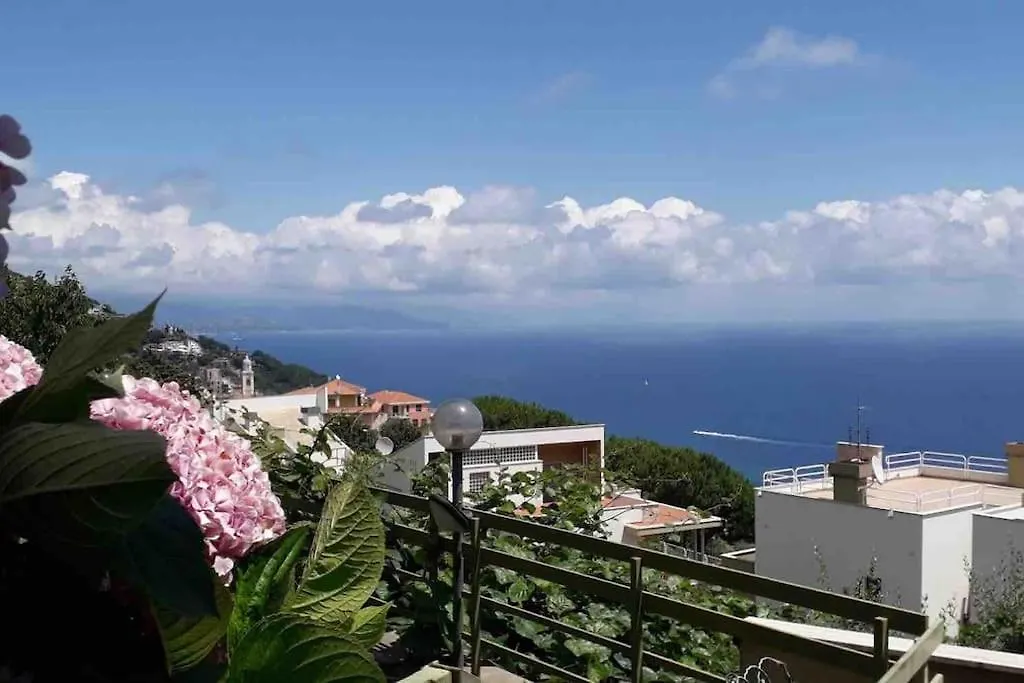 Appartamento vista mare, giardino, posto auto Bergeggi 0*,  Italia