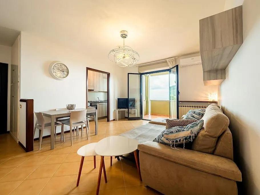 Appartamento vista mare, giardino, posto auto Bergeggi