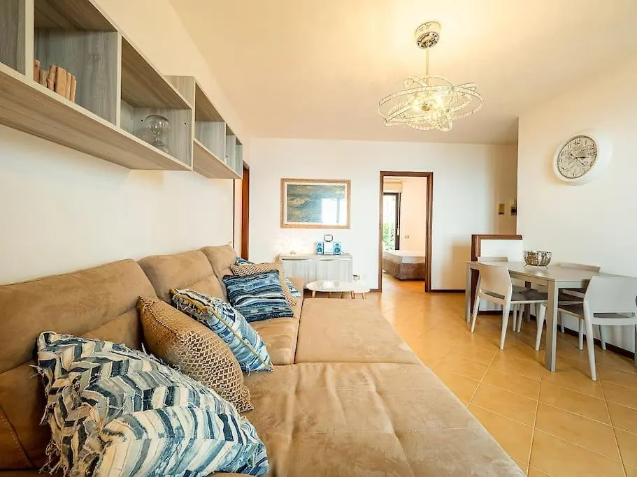Appartamento vista mare, giardino, posto auto Bergeggi Italia